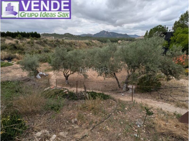 Foto f92fe81e-eff7-4644-aace-57618af699e5. Masia amb aparcament a Sax