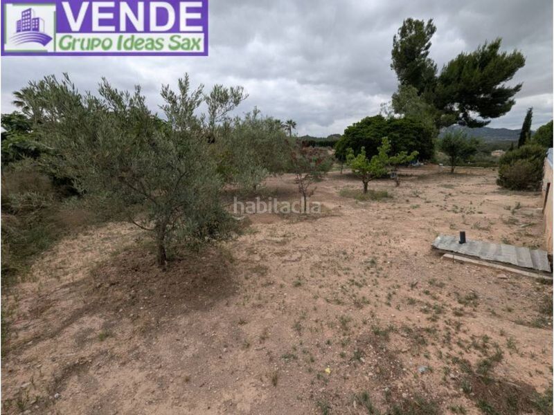 Foto fc0fe05d-a527-4440-a19f-7594ac6928d1. Masia amb aparcament a Sax