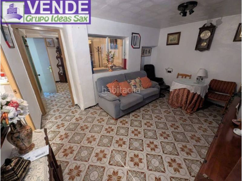 Foto 359967cb-d317-4fa6-a197-1fa3333bde80. Casa adossada a Sax