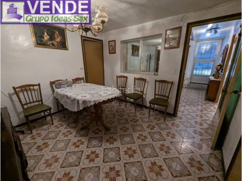 Foto b0f9d9bb-ad56-4c60-a7c7-1bb80a156748. Casa adossada a Sax