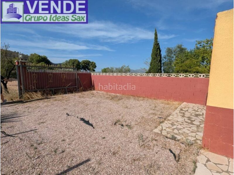 Foto 2ea16954-ea04-4d82-b45d-f38d454b8b60. Masia amb piscina a Sax