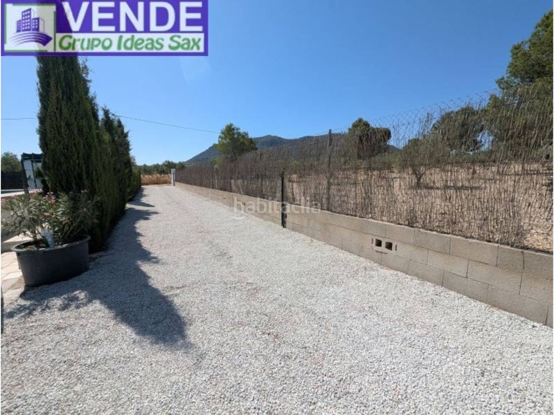 Foto a5039e50-e764-48ac-bd11-15fc155e0f5c. Masia amb aparcament piscina a Sax
