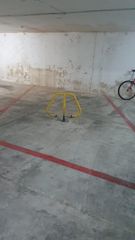 Aparcament cotxe en Daimús. Plaza de garaje cerrada con plazas individuales situado en la pl