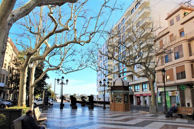 Foto f23b34e7-96f9-4ede-bac3-437eec7fc2f6. Locale commerciale in Centro Histórico Gandia