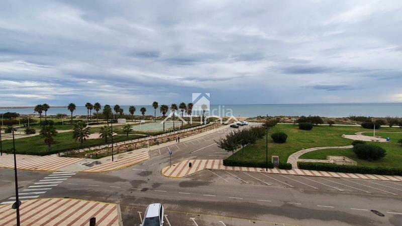 Foto ab6e3c9b-48ea-4d1e-a5ce-68c11df0dfcd. Apartamento  con vistas abiertas al mar situado en primera línea playa en Daimús