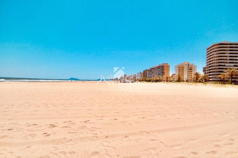 Foto 1f21449f-a80b-4d06-a5a5-ff072a1e4570. Local comercial  de 250 m2 en el grao con altas posibilidades de inversión. en Gandia