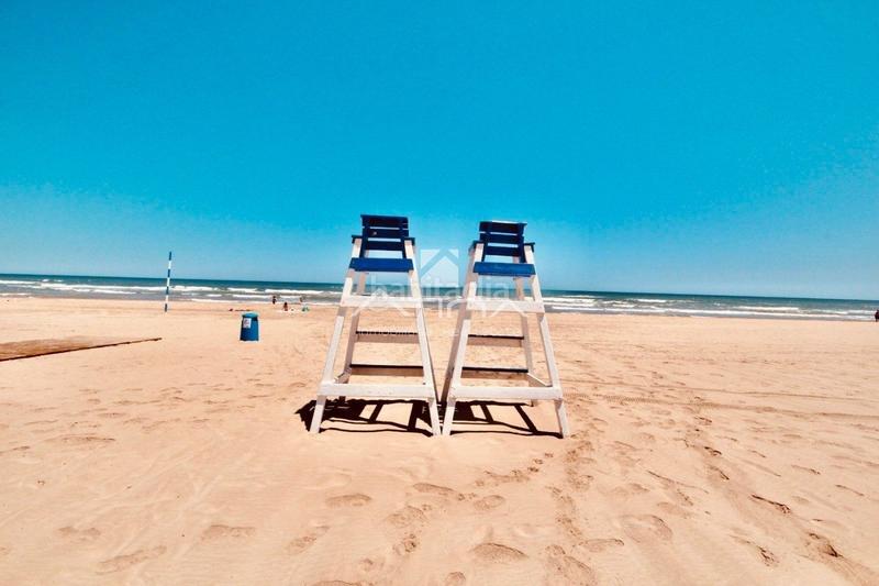 Foto 82d8e877-7c4b-4305-b9c8-4ab842a5ca26. Local comercial  de 250 m2 en el grao con altas posibilidades de inversión. en Gandia