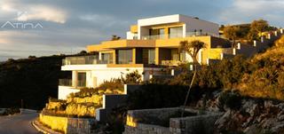 Chalet à Cumbre del Sol. Villa nueva con fantásticas vistas al mar en urbanización cumbre