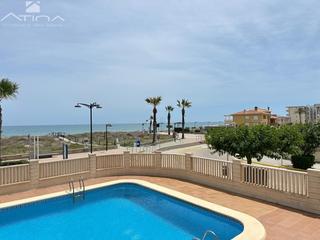 Apartament a Guardamar. Apartamento con vistas abiertas al mar situado en primera línea