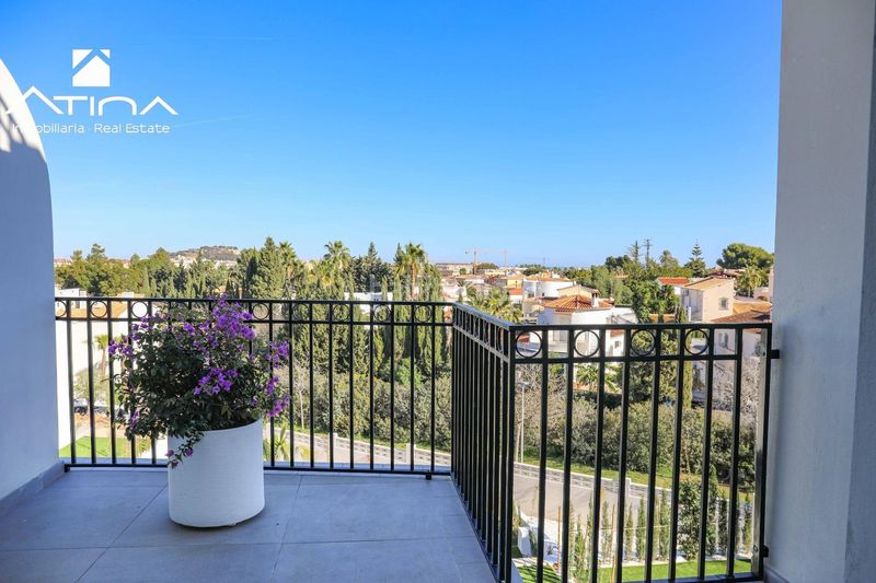 Foto f4a7475b-7e9e-4b15-82f4-ca0b4c70e261. Casa adossada amb aparcament piscina a La Pedrera-Vessanes Dénia
