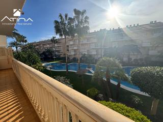 Apartament a Montañar-El Arenal. Amplio apartamento con terraza, piscina y vistas al jardín a sol