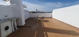 tic en Daims. Viva a un paso del mar en un tico con encanto situado en tercer