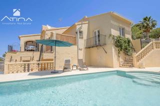 Xalet  Toscal. Villa mediterránea con gran potencial piscina, solárium y espaci