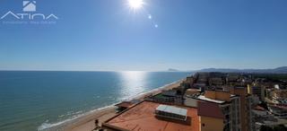 Apartament a Bellreguard. Apartamento con vistas abiertas al mar situado en primera  línea