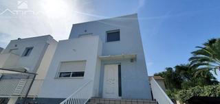 Chalet en Daimús. Chalet unifamiliar en la playa de daimús  a solo 400 metros del