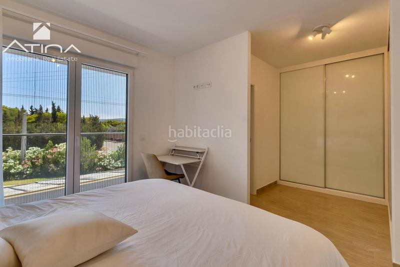 Foto 01a2ccff-76a6-4441-a201-fd149a8c4995. Casa adosada adosado de 3 plantas con jardín, pérgola, suite con terraza y piscina comunitaria en Xàbia