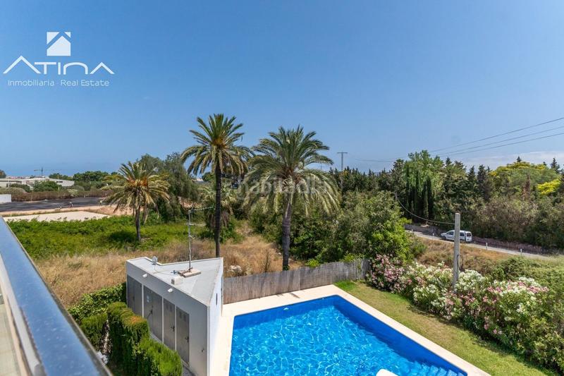 Foto 1db35d57-ed0c-425d-8713-9bfc24be890b. Casa adosada adosado de 3 plantas con jardín, pérgola, suite con terraza y piscina comunitaria en Xàbia