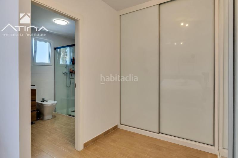 Foto 47c77464-e7ba-49f1-ab96-a24d8a000778. Casa adosada adosado de 3 plantas con jardín, pérgola, suite con terraza y piscina comunitaria en Xàbia