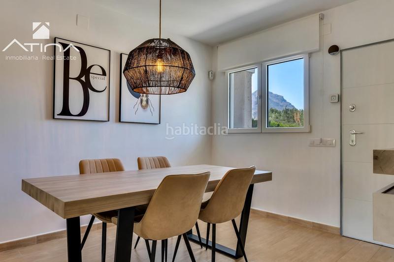 Foto 515ca265-0ae8-4d4f-81bb-a2c6d3f7a7c0. Casa adosada adosado de 3 plantas con jardín, pérgola, suite con terraza y piscina comunitaria en Xàbia