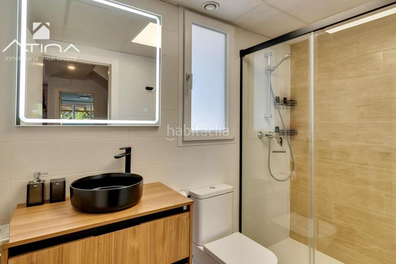 Foto 8159640e-852f-48b9-92f7-bc80f814dd8b. Casa adosada adosado de 3 plantas con jardín, pérgola, suite con terraza y piscina comunitaria en Xàbia