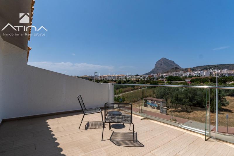 Foto 8f53b56e-6a2f-42fa-9215-21baa9f76449. Casa adosada adosado de 3 plantas con jardín, pérgola, suite con terraza y piscina comunitaria en Xàbia