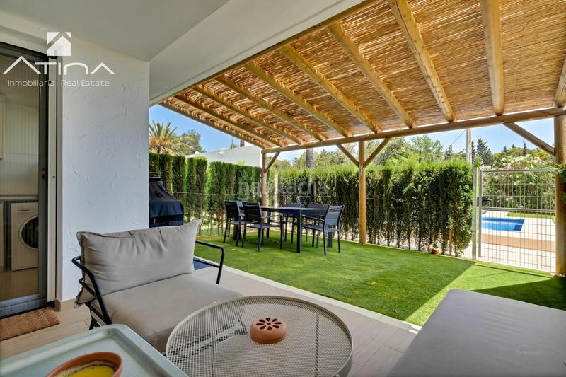 Foto 952f072a-eb01-46c7-8154-48ecc21a9cbb. Casa adosada adosado de 3 plantas con jardín, pérgola, suite con terraza y piscina comunitaria en Xàbia