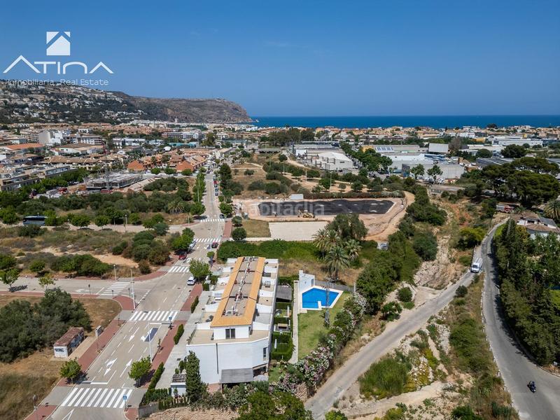 Foto ad883153-f22d-4a87-9328-a39ffce184d9. Casa adosada adosado de 3 plantas con jardín, pérgola, suite con terraza y piscina comunitaria en Xàbia