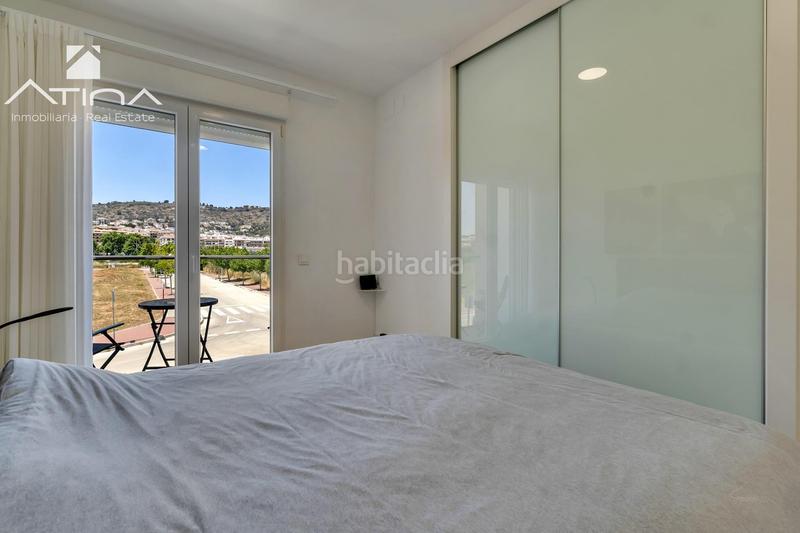 Foto d85ce449-61e5-482b-aee1-1ad03e9653e0. Casa adosada adosado de 3 plantas con jardín, pérgola, suite con terraza y piscina comunitaria en Xàbia