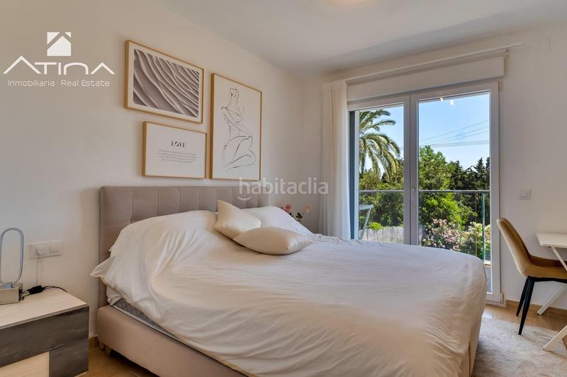 Foto f286c3a6-259b-4814-ac1a-591ab57ba2ee. Casa adosada adosado de 3 plantas con jardín, pérgola, suite con terraza y piscina comunitaria en Xàbia