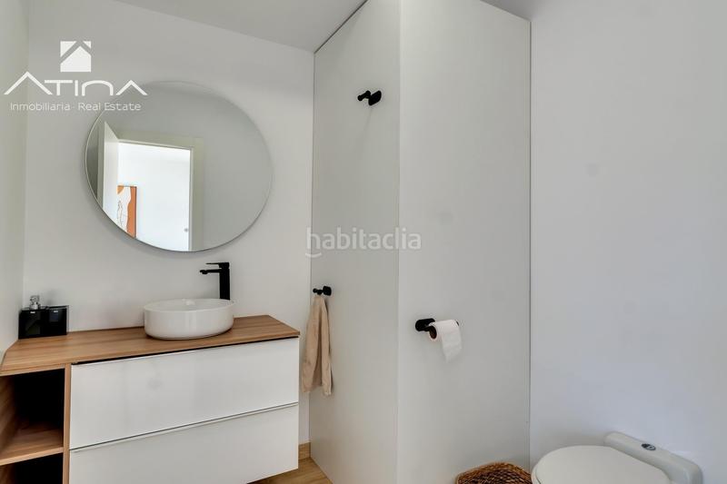Foto f46c5b13-e862-4055-9c85-c5240f163cbf. Casa adosada adosado de 3 plantas con jardín, pérgola, suite con terraza y piscina comunitaria en Xàbia