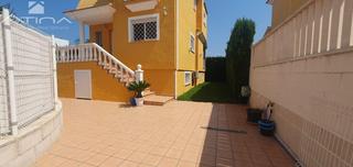 Chalet in Daimús. Chale situado a 700m del mar entre la playa y el pueblo de daimú