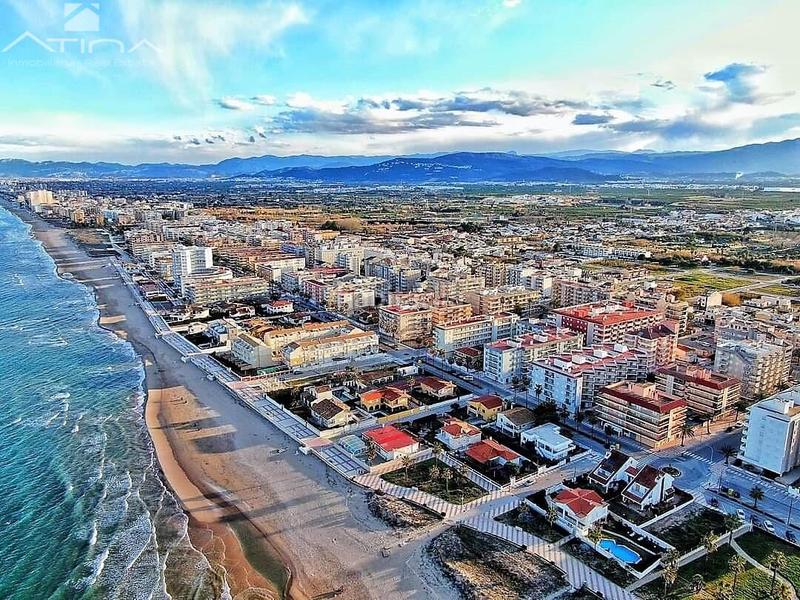 Foto a4e34426-0184-4dd2-9f67-39e684fafc0b. Apartamento  con terraza en esquina en tercera línea playa en Daimús