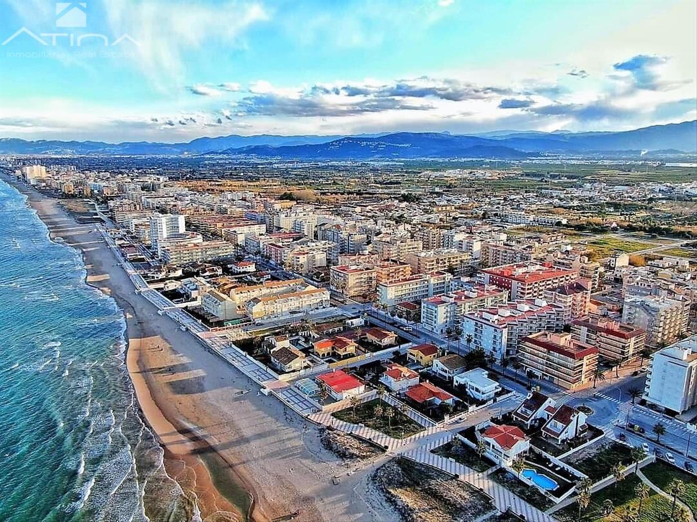 Apartamento con terraza en esquina en tercera lnea playa Daims Daims