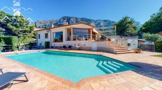 Chalet  Calle azagador de santa lluçia. Fantástico chalet con encanto en una sola planta con vistas al m