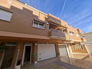 Casa a schiera in Miramar. Magnífico adosado situado en  la playa de miramar, a tan solo 30