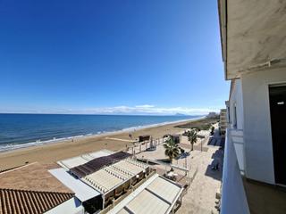 Appartement à Daimús. Apartamento ubicado en primera línea playa daimús, destaca por s