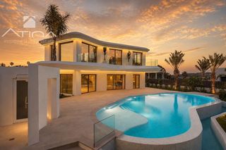 Chalet  Calle calle kentia. Villa contemporánea de obra nueva con orientación sur y diseño o