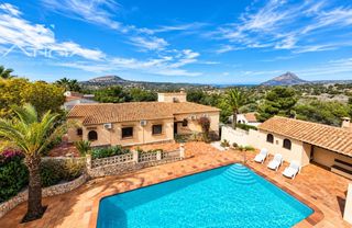 Chalet in Portichol-Balcón al Mar. Exclusiva villa con vista al montgó en zona balcón al mar jávea