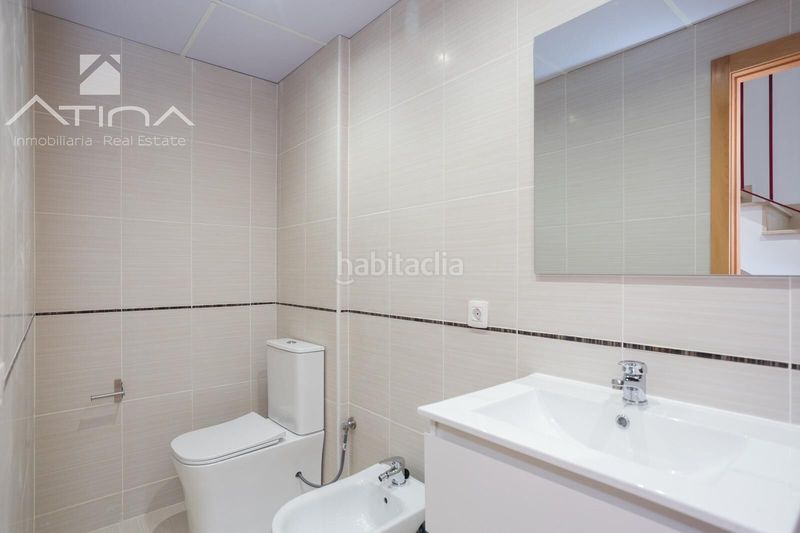 Foto 5fa7e482-8fc6-4f68-8ceb-c48a7405e6ce. Casa adossada a Miramar