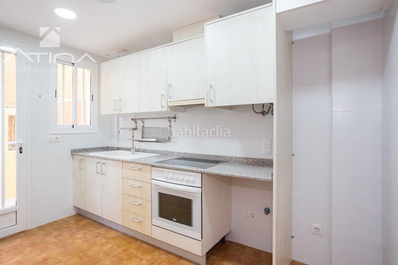 Foto 68b7feb2-e351-4e4b-acfb-ab0c194b66f8. Casa adossada a Miramar