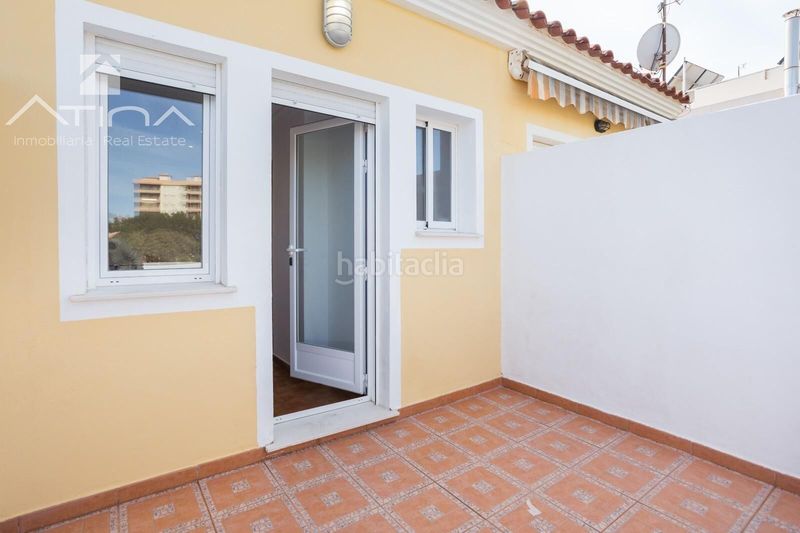 Foto 92245ae1-d2fa-4992-95b9-e26ef8e4b22e. Casa adossada a Miramar