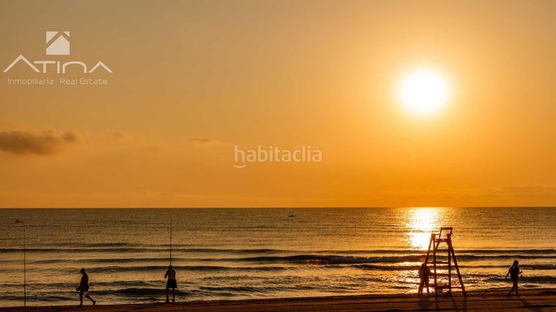 Foto 9f7fc9ba-fa49-40e9-8586-1754544b7c1c. Casa adossada a Miramar