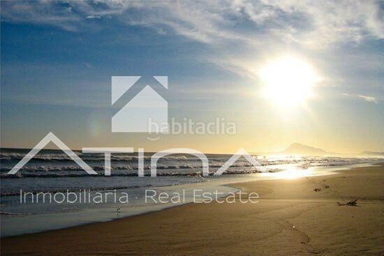 Foto 9fb9acfa-466d-40fd-9245-8dad730d0024. Casa adossada a Miramar