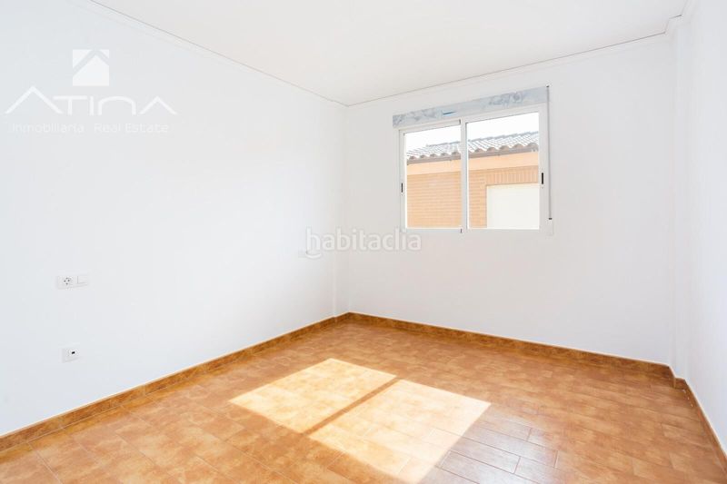 Foto a9ba5ad2-027f-4c0f-b345-737da440f81a. Casa adossada a Miramar