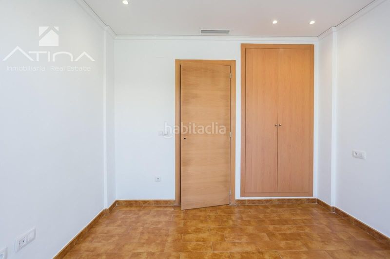 Foto b47f6ecd-f029-46b2-a0e4-0d8772d85750. Casa adossada a Miramar