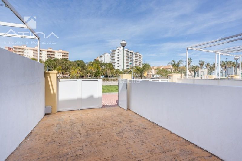 Foto bc0d2fb3-2940-4f78-b867-5f16b2b668bb. Casa adossada a Miramar