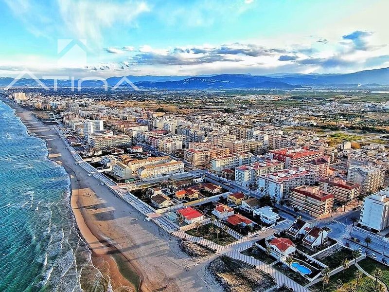 Foto b8b3cf0e-a165-48e6-a87a-087d13047f13. Estudi amb piscina a Daimús