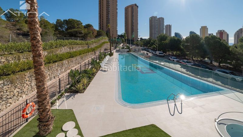 Foto d13a1032-febe-4d7c-9a26-b4bebe30dd87. Apartament amb aparcament piscina a Via Parque Benidorm
