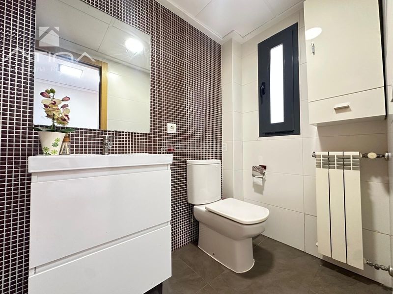 Foto 5260037d-0fc0-4597-bdd5-e77fb25eb45a. Casa aparellada amb aparcament piscina a Daimús