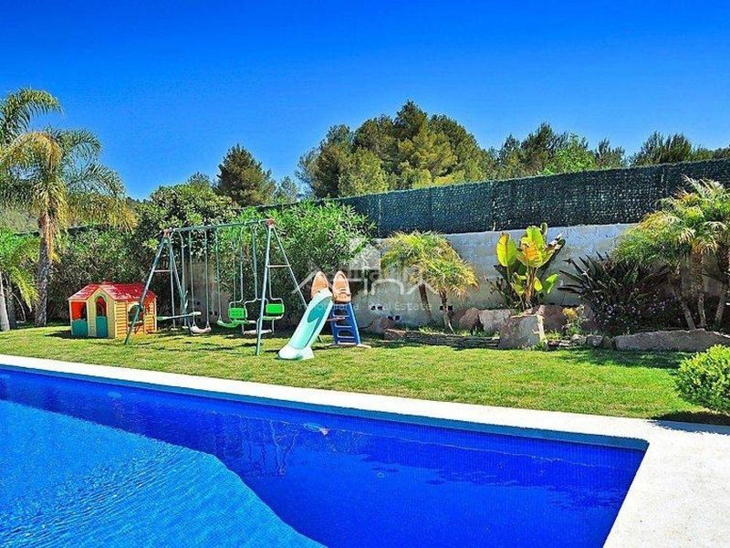 Foto a7649e49-9eea-44a6-9090-5ede1515e785. Xalet amb calefacció aparcament piscina a Partida Comunes-Adsubia Xàbia